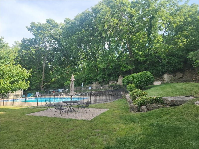 111 Bannister Rd #2, Kansas City, MO 64114