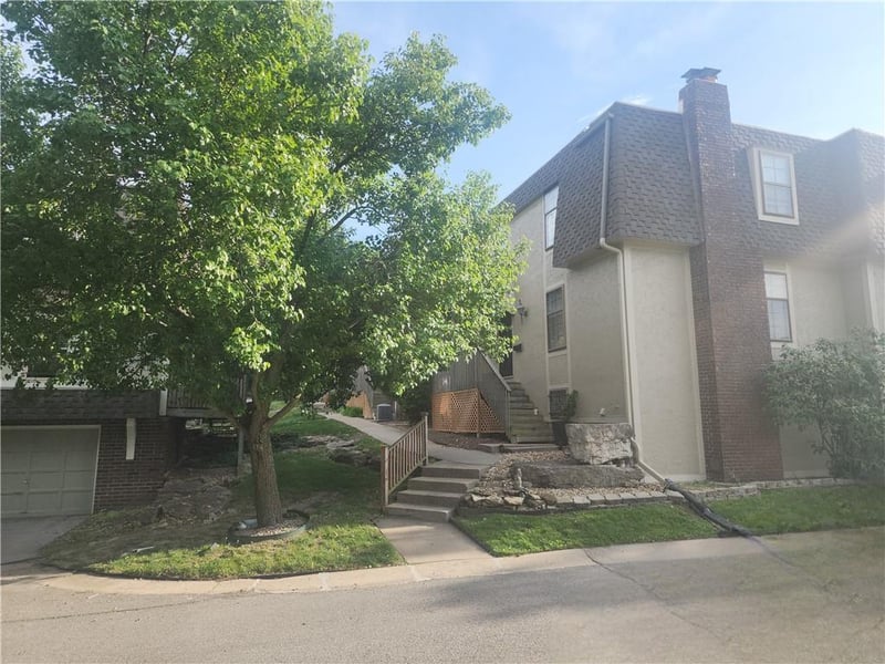 111 Bannister Rd #2, Kansas City, MO 64114