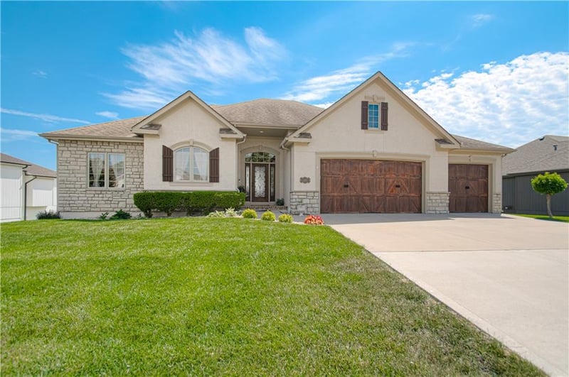2512 Crestview St, Blue Springs, MO 64029