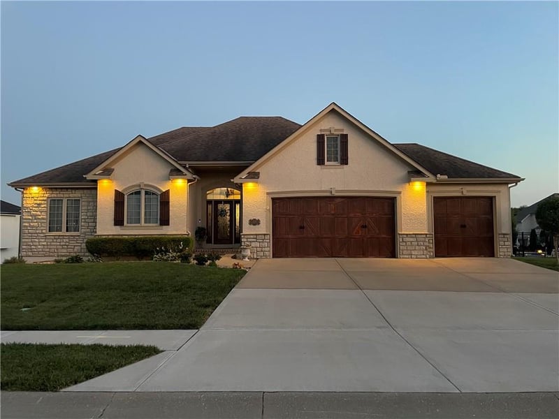 2512 Crestview St, Blue Springs, MO 64029