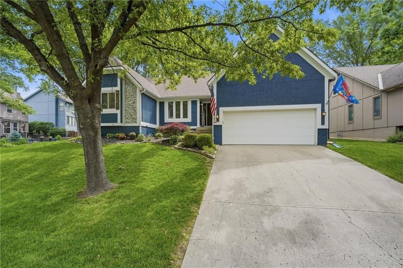 12465 Greenwood St, Olathe, KS 66062