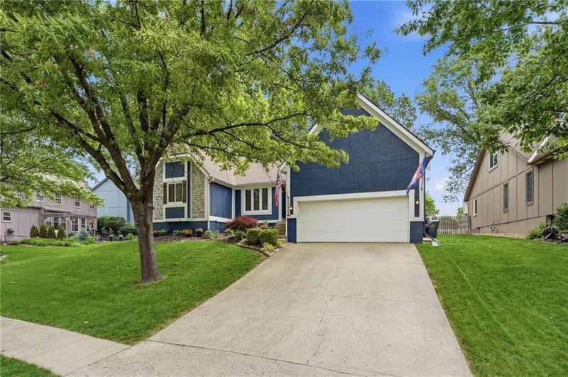 12465 Greenwood St, Olathe, KS 66062