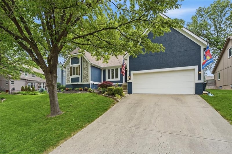 12465 Greenwood St, Olathe, KS 66062