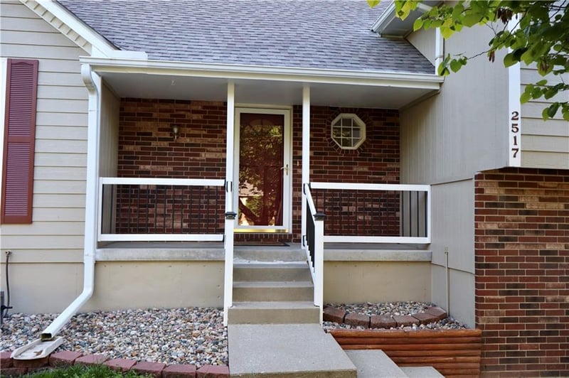 2517 Leann Dr, Blue Springs, MO 64014