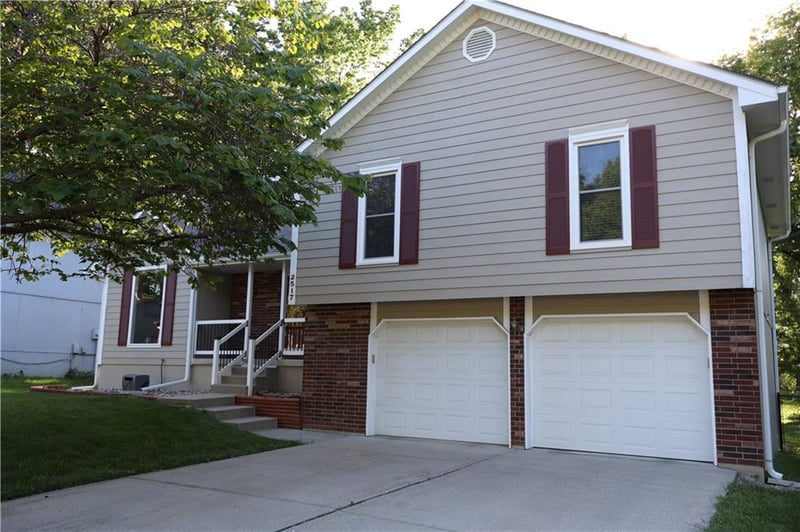 2517 Leann Dr, Blue Springs, MO 64014