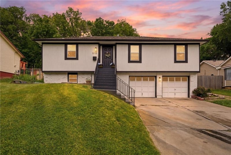 5105 Fairway Dr, Kansas City, MO 64129
