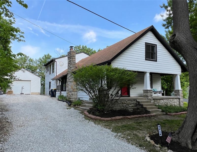 9214 Chestnut Ave, Kansas City, MO 64132