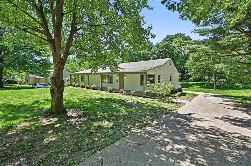 613 Red Rd, Independence, MO 64055