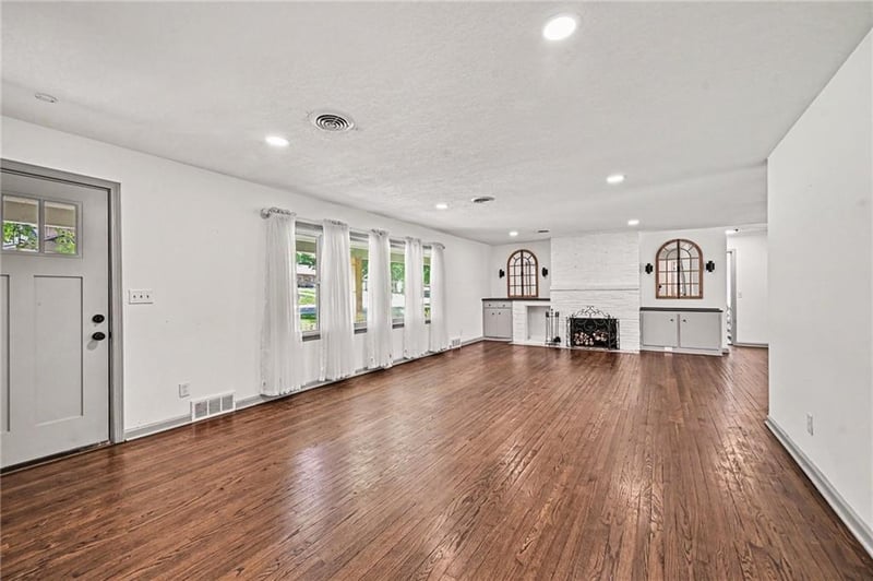 613 Red Rd, Independence, MO 64055