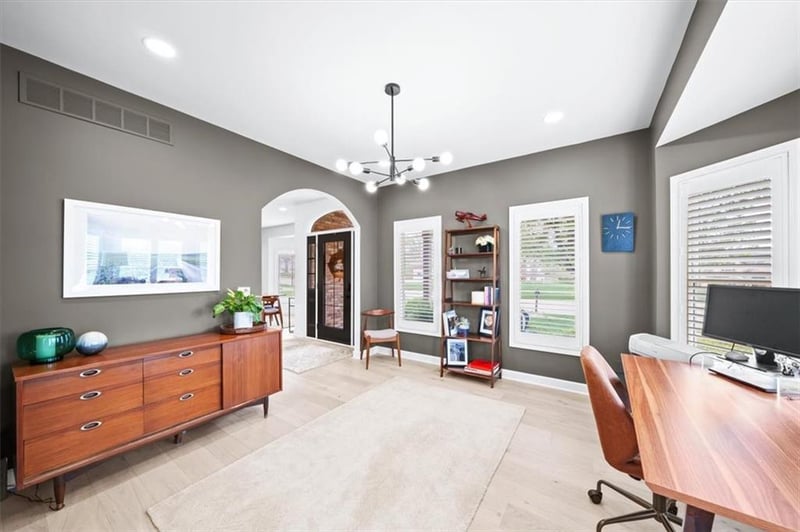 3506 Woodland Pointe Dr, St Joseph, MO 64506