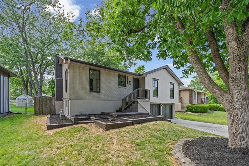 3004 Iva Dr, Independence, MO 64057