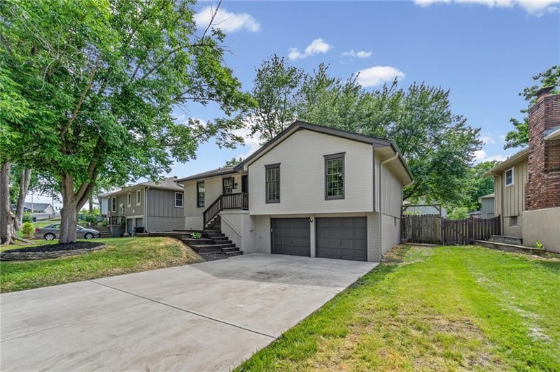 3004 Iva Dr, Independence, MO 64057