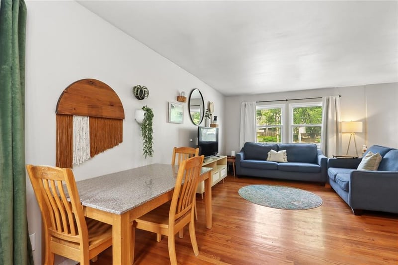 10022 Antioch Rd, Overland Park, KS 66212