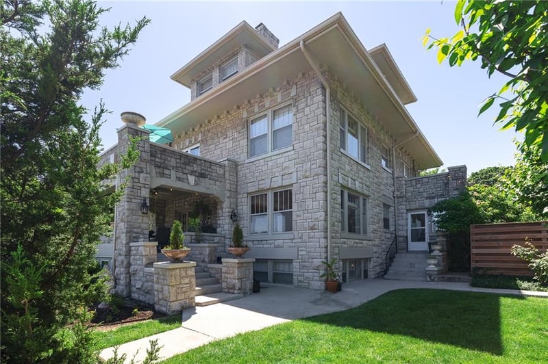 400 63rd St, Kansas City, MO 64113