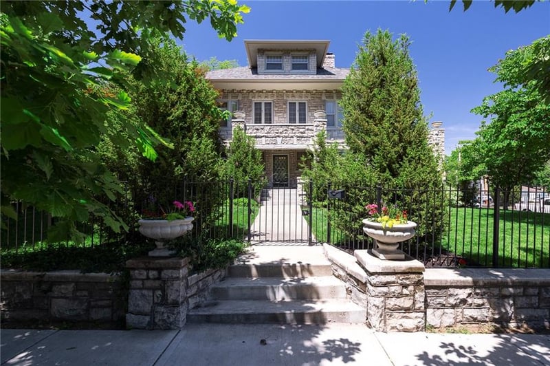 400 63rd St, Kansas City, MO 64113