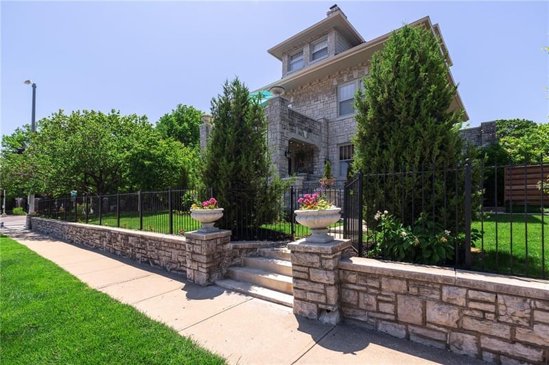 400 63rd St, Kansas City, MO 64113
