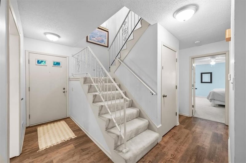 9698 Oakshire St, Overland Park, KS 66214