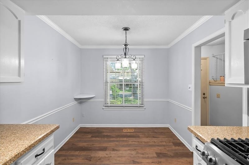 9698 Oakshire St, Overland Park, KS 66214