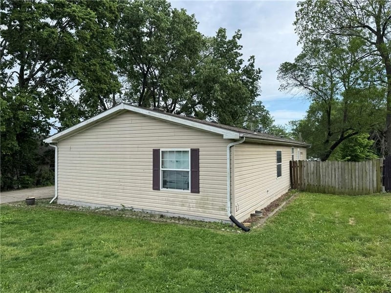 307 E Agnes St, Mclouth, KS 66054