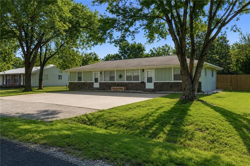 143 SE 411 Rd, Warrensburg, MO 64093