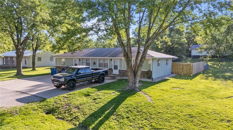 143 SE 411 Rd, Warrensburg, MO 64093