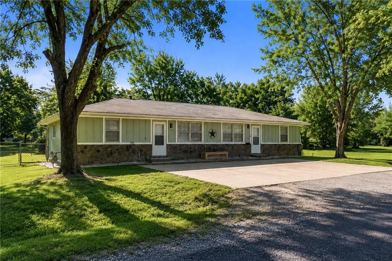 143 SE 411 Rd, Warrensburg, MO 64093