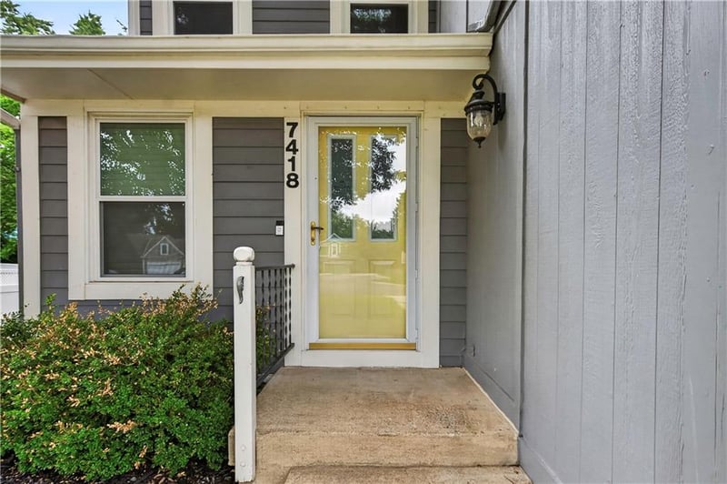 7418 W 152nd St, Overland Park, KS 66223
