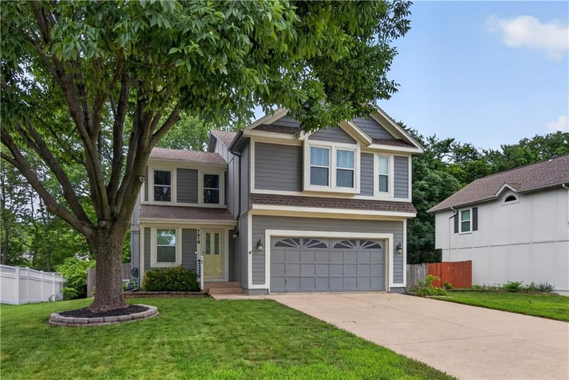 7418 W 152nd St, Overland Park, KS 66223