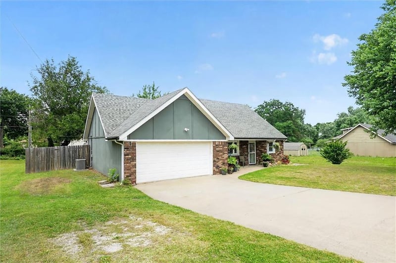 2531 8th St, Independence, KS 67301