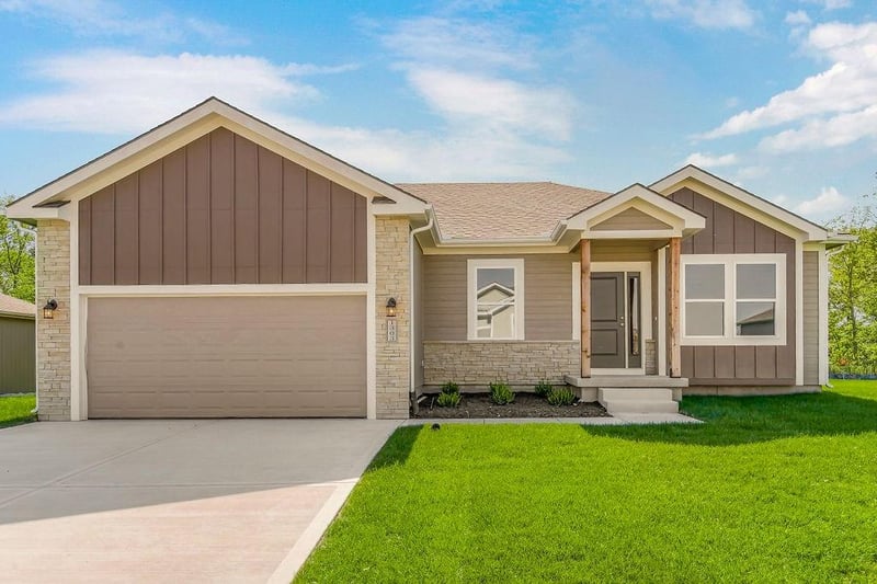 700 Blazing Star Dr, Raymore, MO 64083