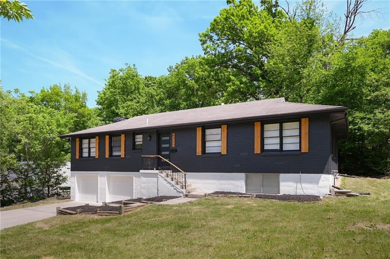 6711 Broadway St, Kansas City, MO 64118