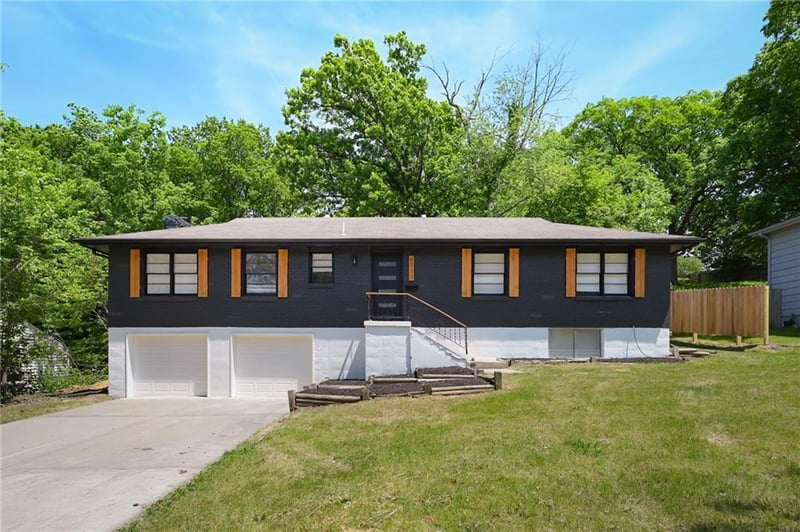 6711 Broadway St, Kansas City, MO 64118