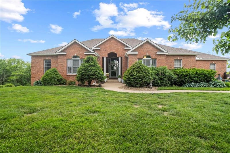 19704 Red Oak Blvd, St Joseph, MO 64505