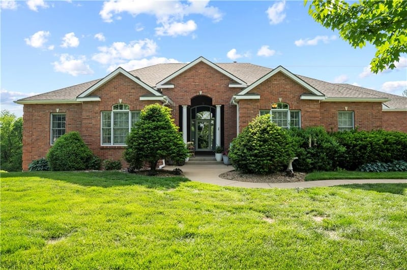 19704 Red Oak Blvd, St Joseph, MO 64505