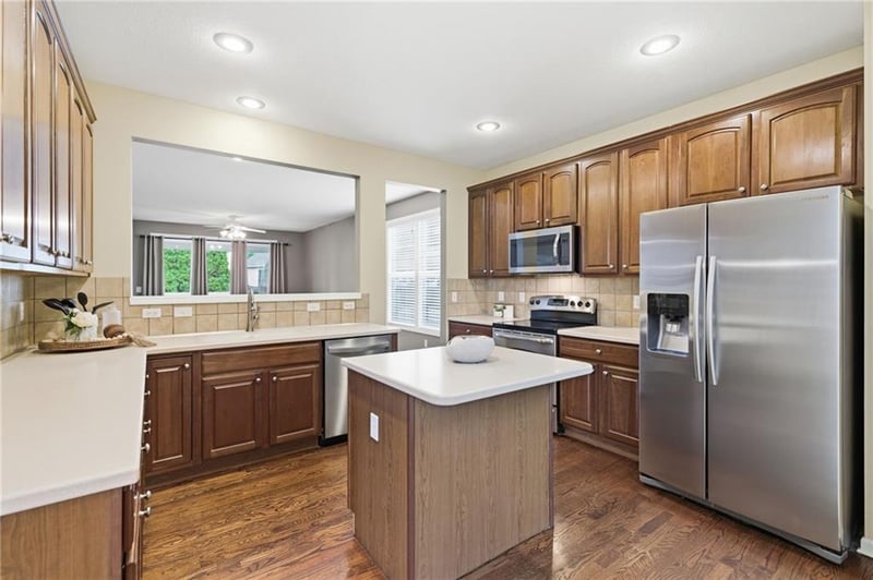 23735 W 87th Ter, Lenexa, KS 66227