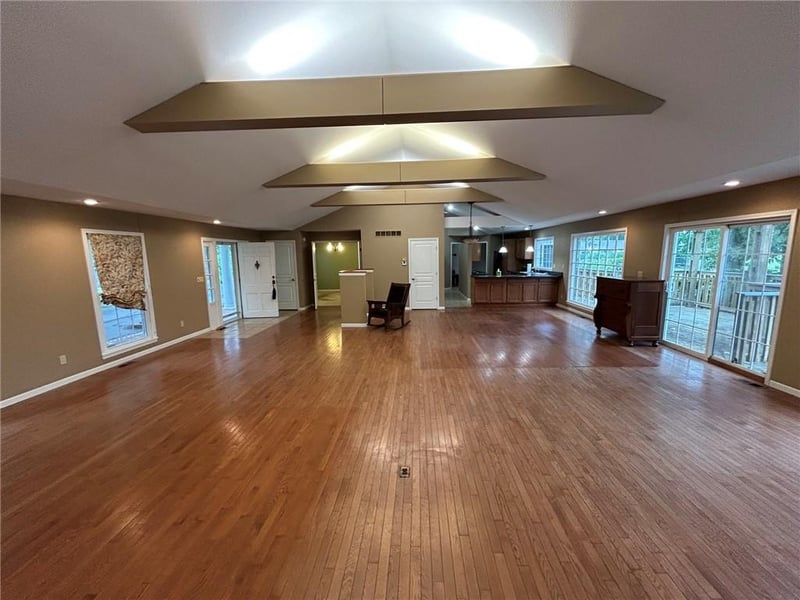 912 Briarwood Ln, Nevada, MO 64772