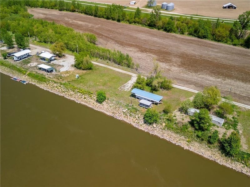 32067 Parma Dr, Oregon, MO 64473