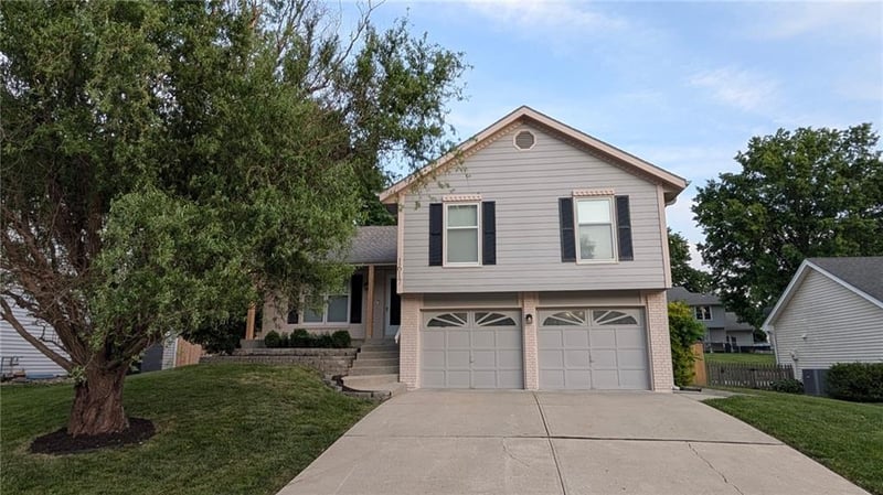 1617 Welleslay Ln, Liberty, MO 64068