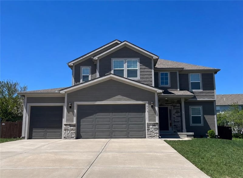 1273 Nagona Ln, Lee's Summit, MO 64082