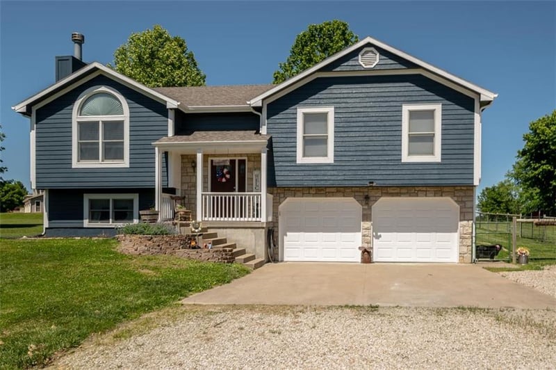 2505 Thomas Ter, Ottawa, KS 66067