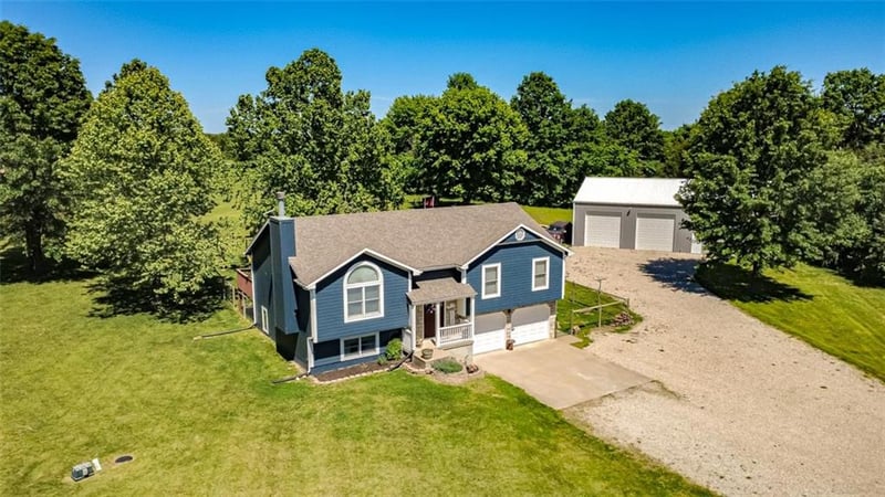 2505 Thomas Ter, Ottawa, KS 66067