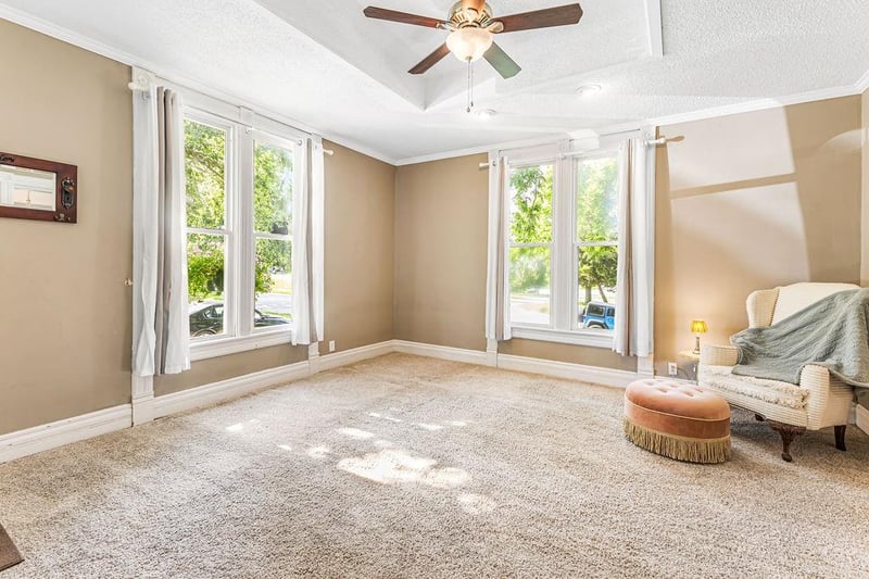 1819 Dewey Ave, St Joseph, MO 64505