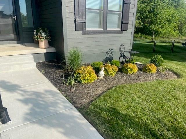 308 Woodview Dr, Raymore, MO 64083