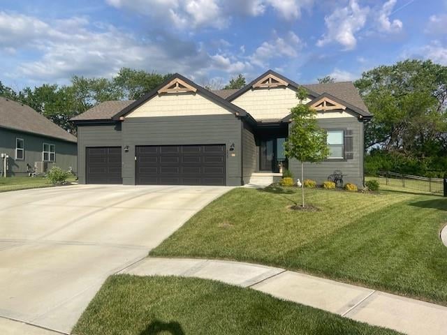 308 Woodview Dr, Raymore, MO 64083