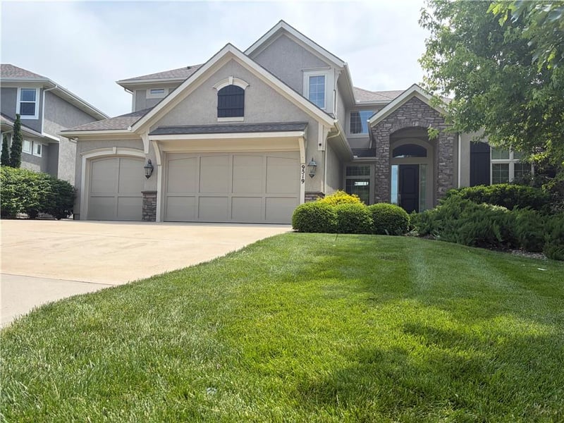 9519 151st Ter, Overland Park, KS 66221