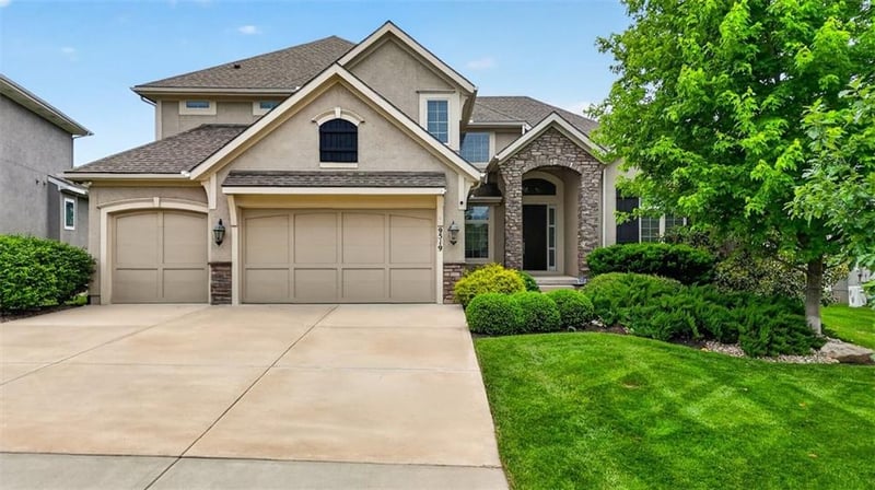 9519 W 151st Ter, Overland Park, KS 66221