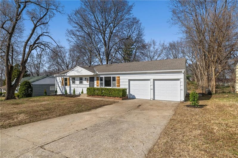 6810 Fairlane Dr, Kansas City, MO 64134