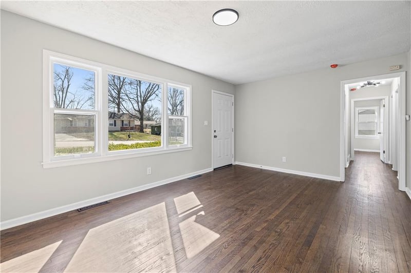 6810 Fairlane Dr, Kansas City, MO 64134