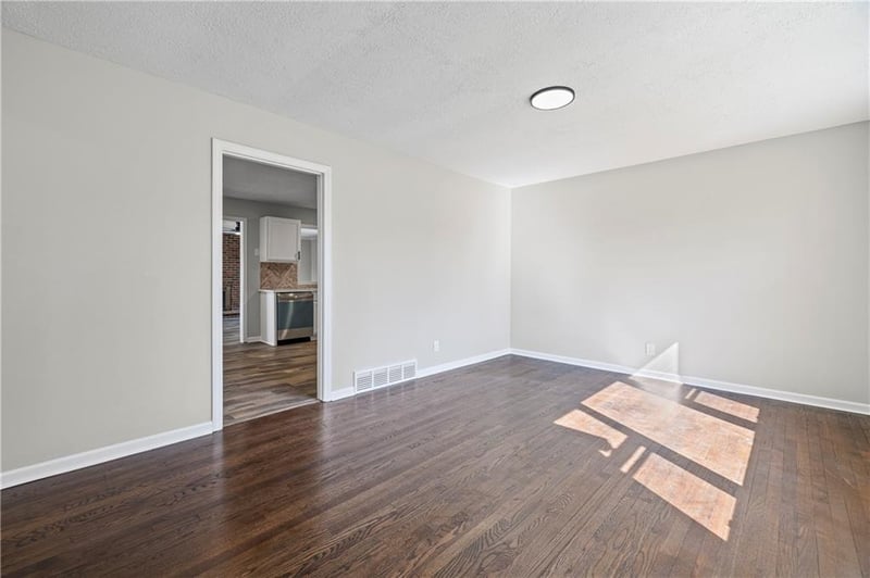 6810 Fairlane Dr, Kansas City, MO 64134