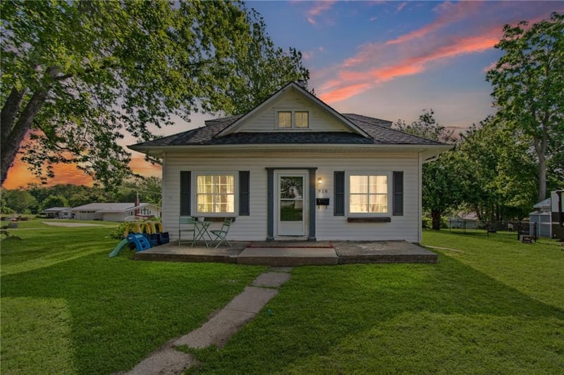 918 Park St, Carrollton, MO 64633